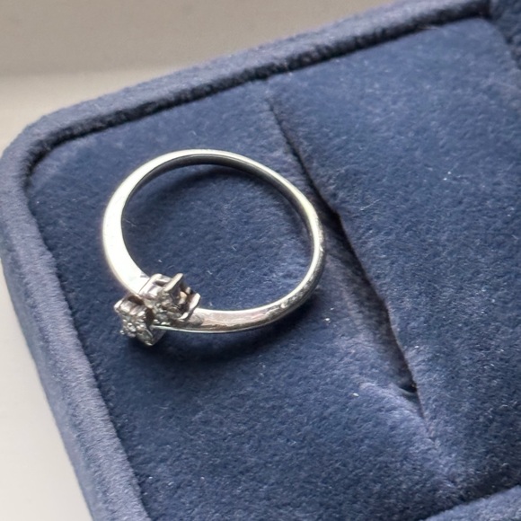 Silver Solitaire Diamond Ring Spence diamonds - Picture 8 of 9